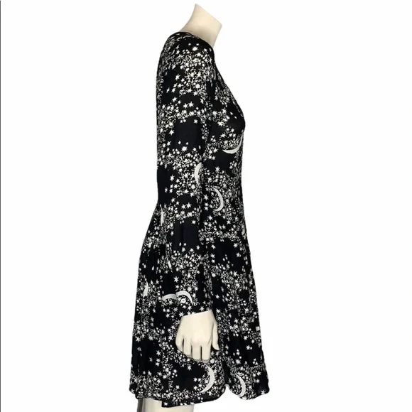 & Other Stories Cosmic stars and moon black white long sleeve dress NWT size 6 - Picture 2 of 10